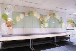 企業の入社式バルーン装飾