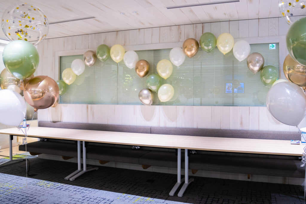 企業の入社式バルーン装飾