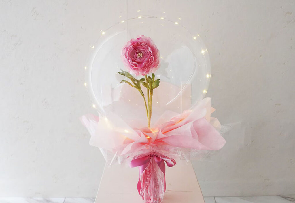 娘や友達の卒業式のお祝いに！ライト入りフラワーバルーン