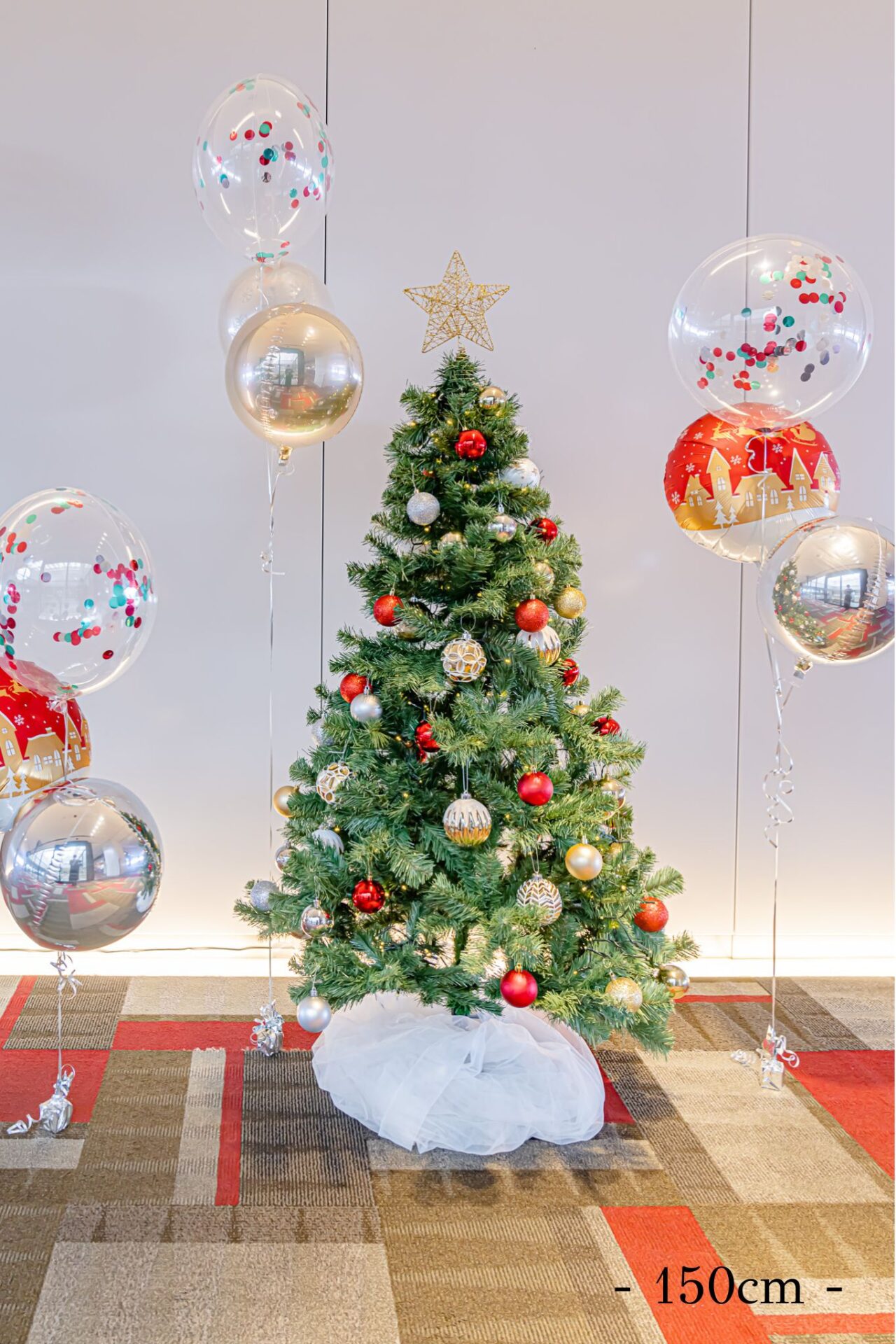 ホテルのクリスマスツリー装飾