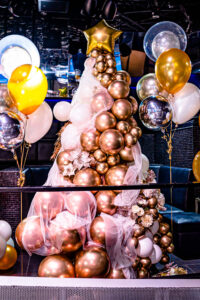 クラブでクリスマスパーティー装飾