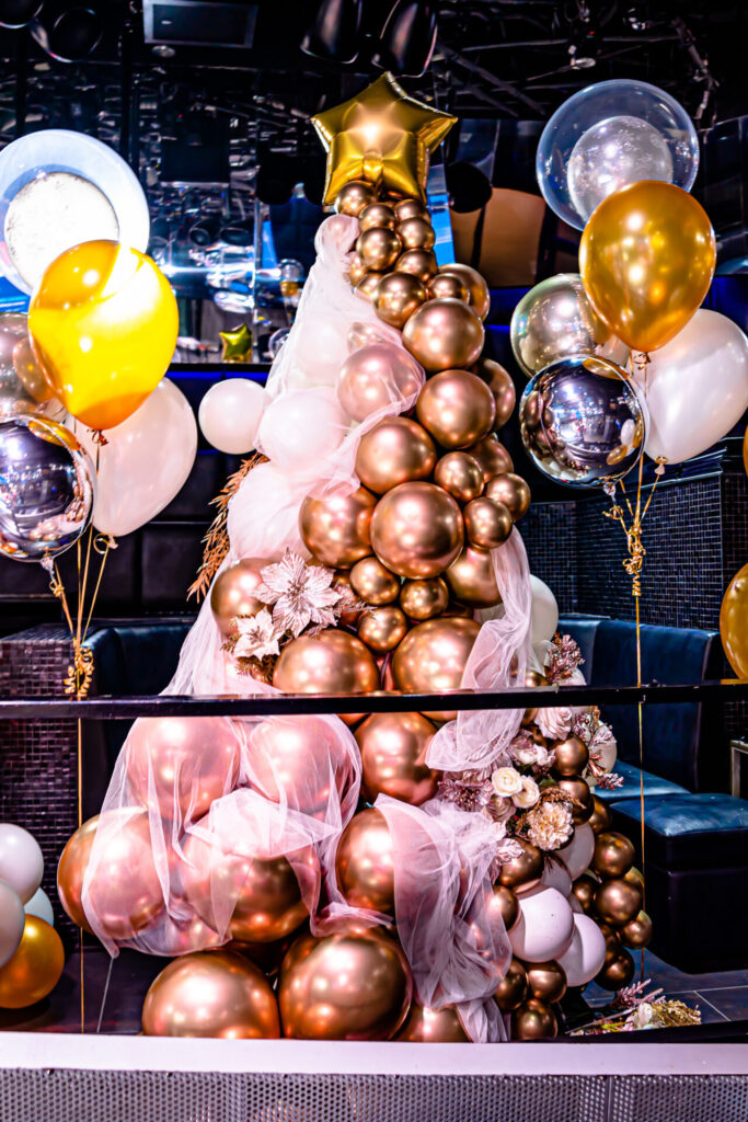 クラブでクリスマスパーティー装飾