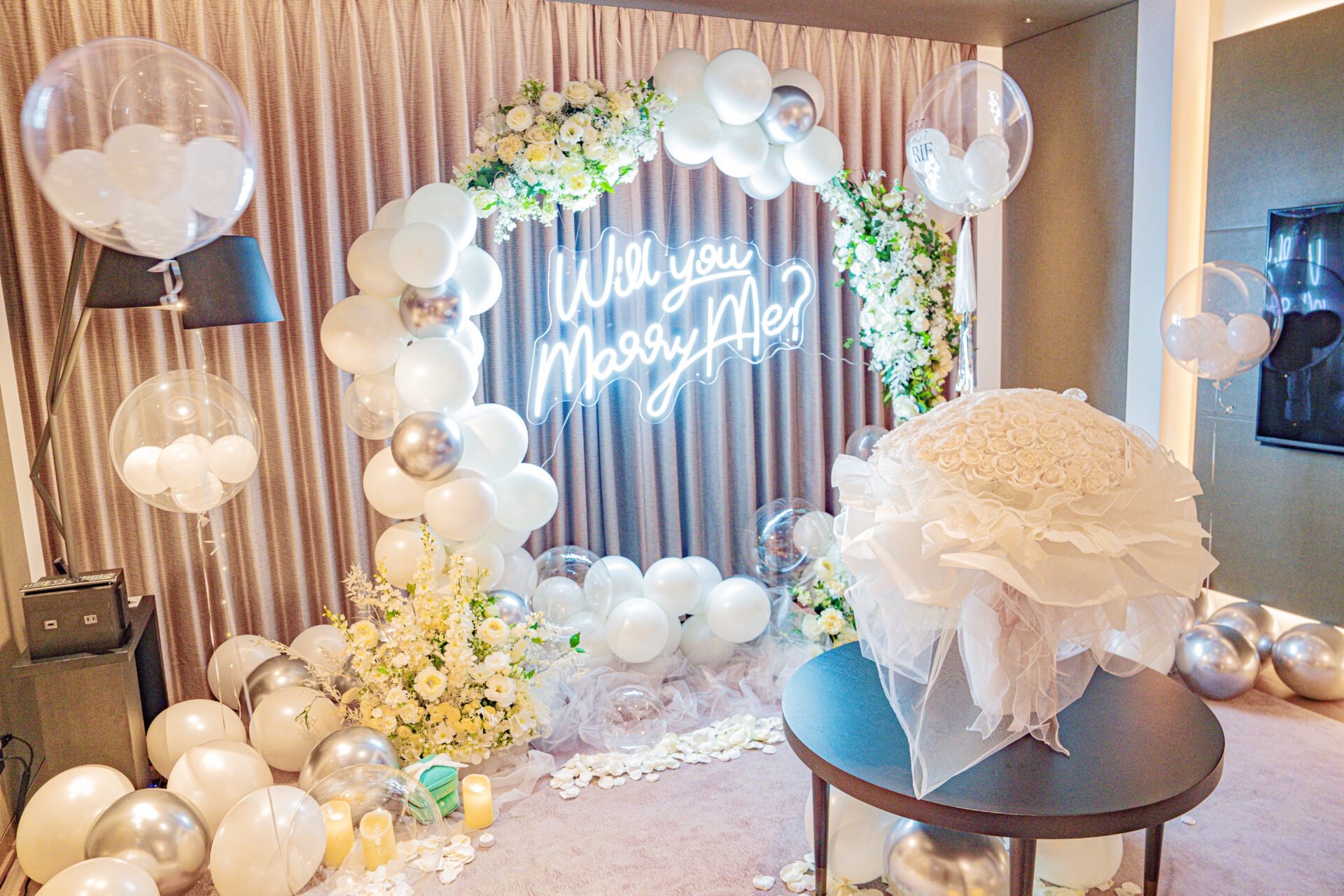 ホテルでのプロポーズ装飾