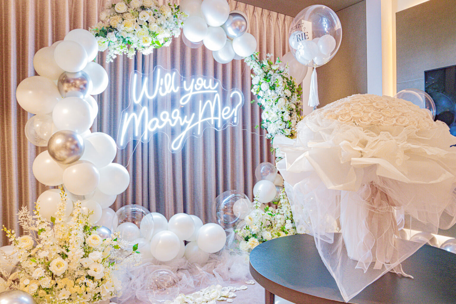 ホテルでのプロポーズ装飾