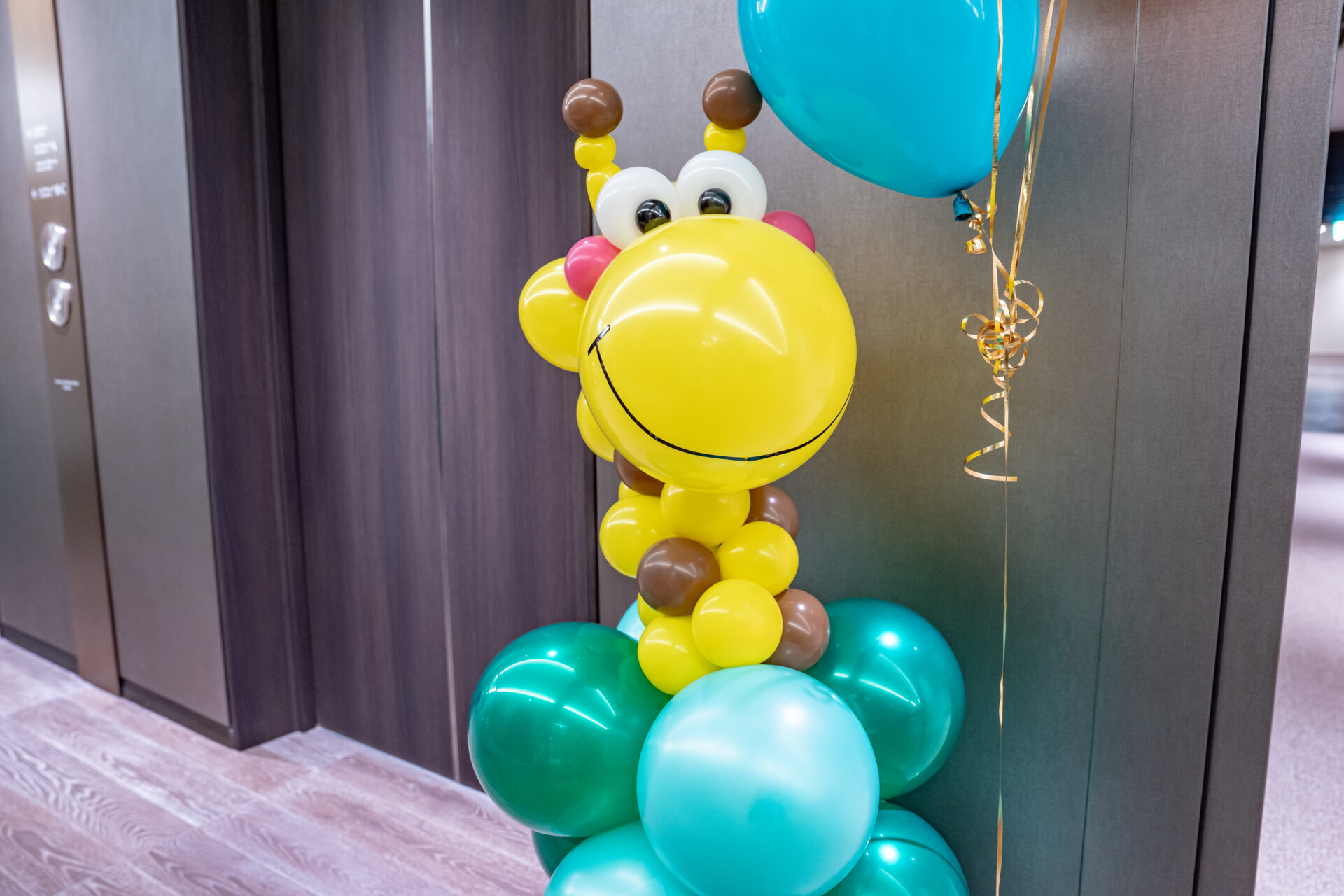 ファミリーデーのキリンのバルーン