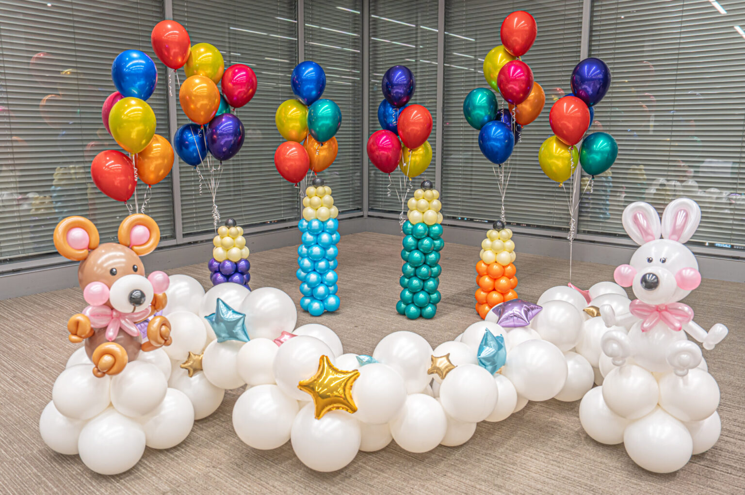 ファミリーデーのフォトスポットバルーン装飾