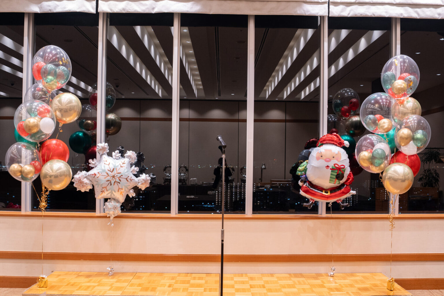 オフィスのクリスマスパーティー