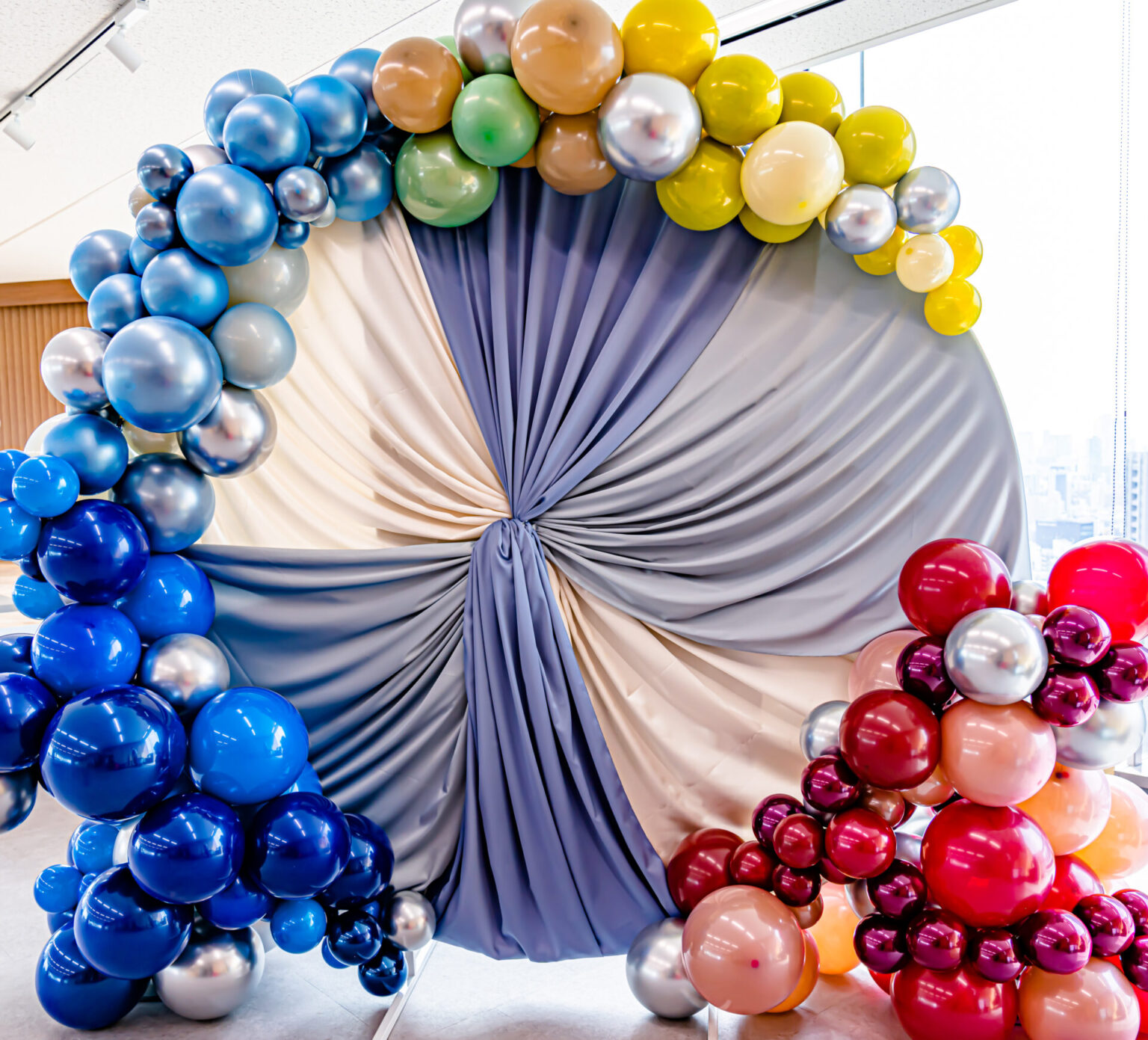 ホームパーティーのフォトスポット装飾