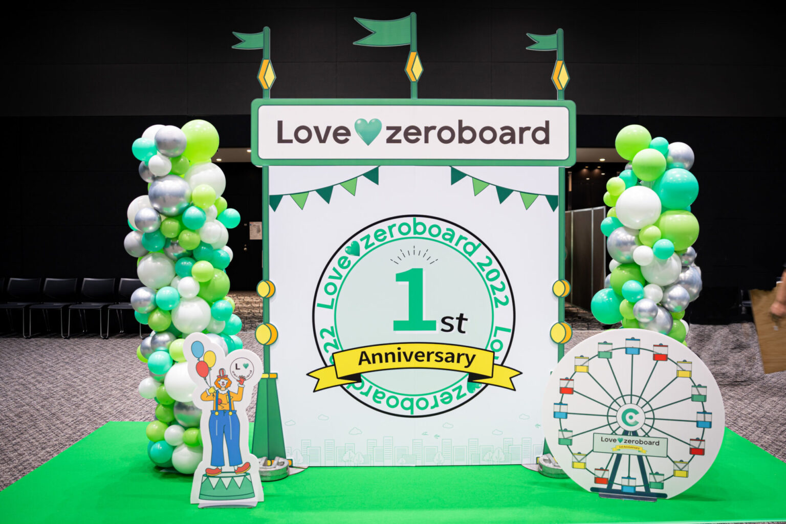 企業の周年お祝いパーティーのフォトスポット装飾