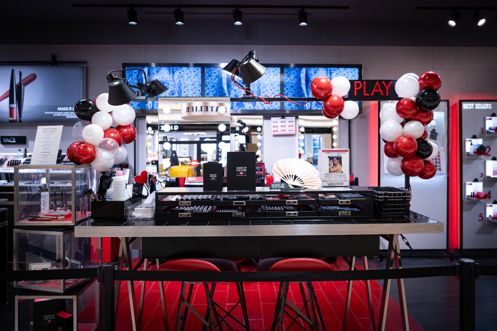 コスメショップ店舗装飾