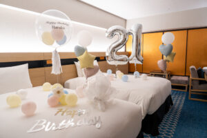 ヒルトン東京ベイでの24歳誕生日をパステルカラーでサプライズ飾り付け