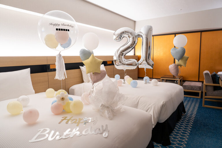 ヒルトン東京ベイ에서의 24세 생일을 파스텔 컬러로 서프라이즈 데코레이션
