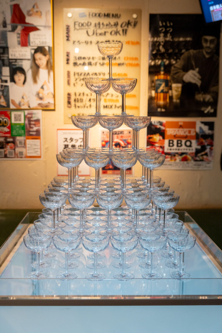 トライアングル三宿店での法人イベント向けシャンパンタワー演出