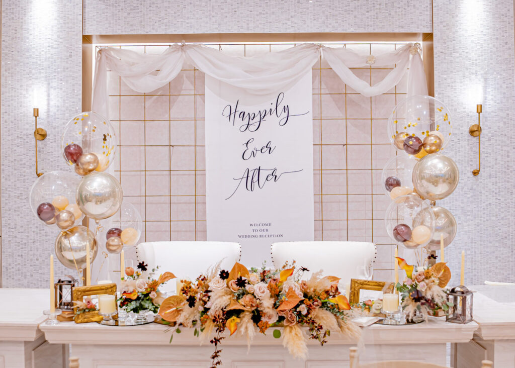 結婚式会場の高砂バルーン装飾