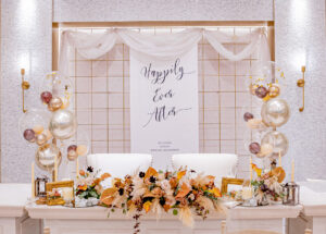 結婚式会場の高砂バルーン装飾
