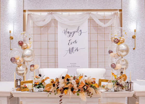 結婚式会場の高砂装飾バルーン