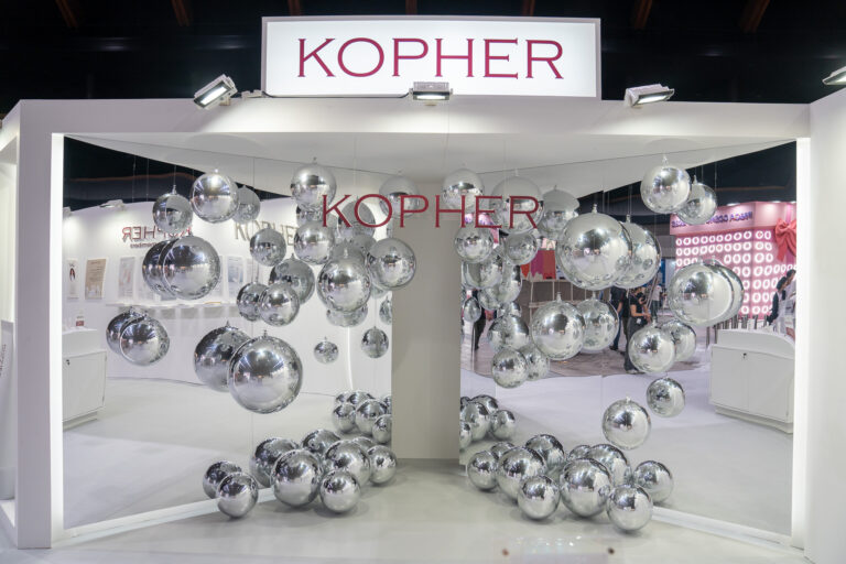 Luxurious Silver Metallic Balloon Decoration for a Pop-up Store at 有明GYM-EX