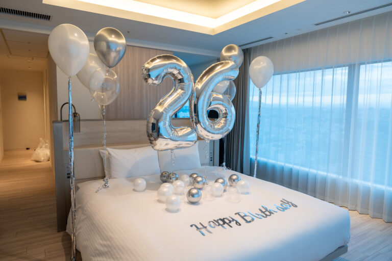 미쓰이 가든 호텔 요코하마 미나토미라이 프리미어에서의 26세 생일 서프라이즈 풍선 장식