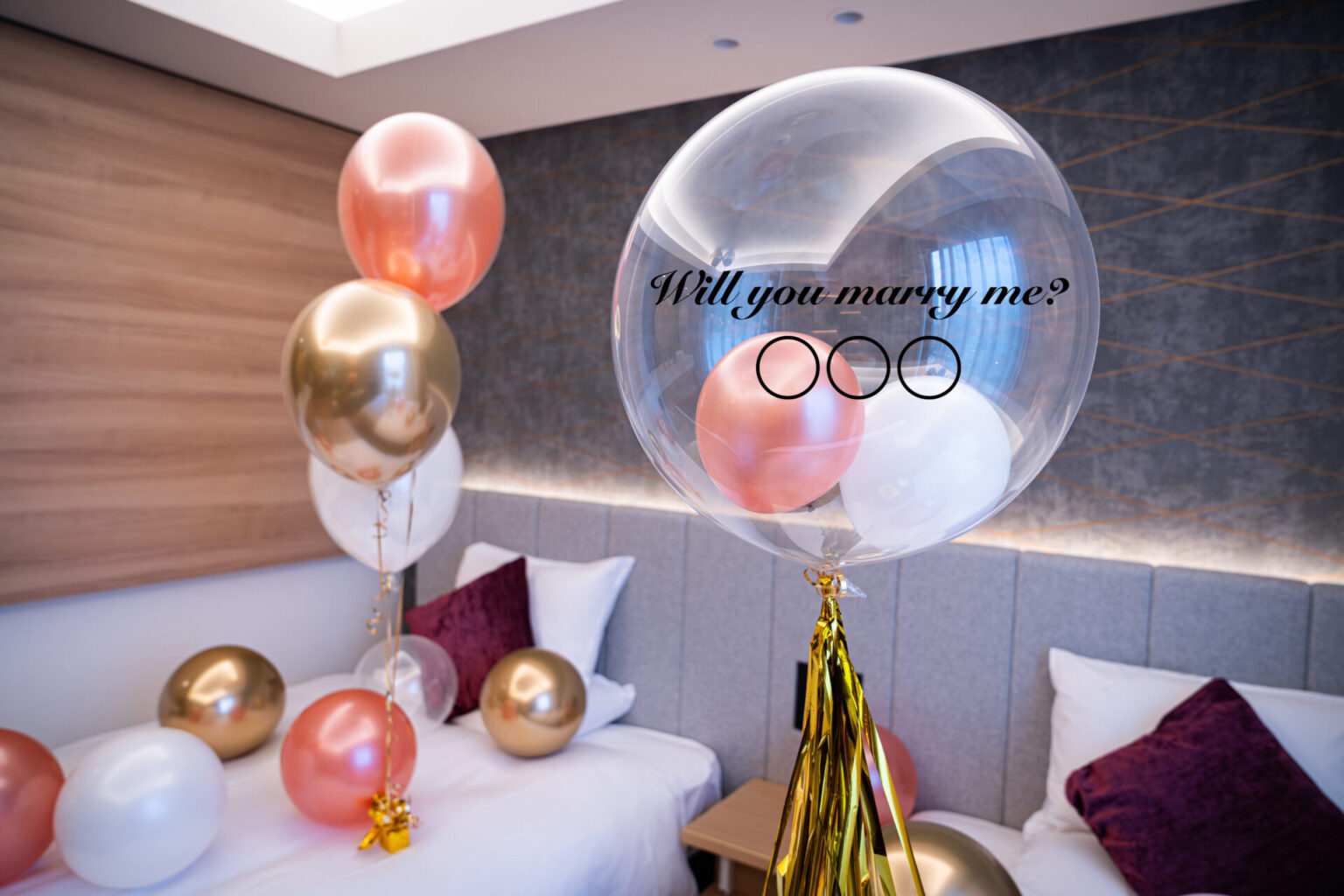 ホテルでプロポーズサプライズ装飾