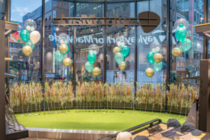 ゴルフアパレルブランドのディスプレイ装飾