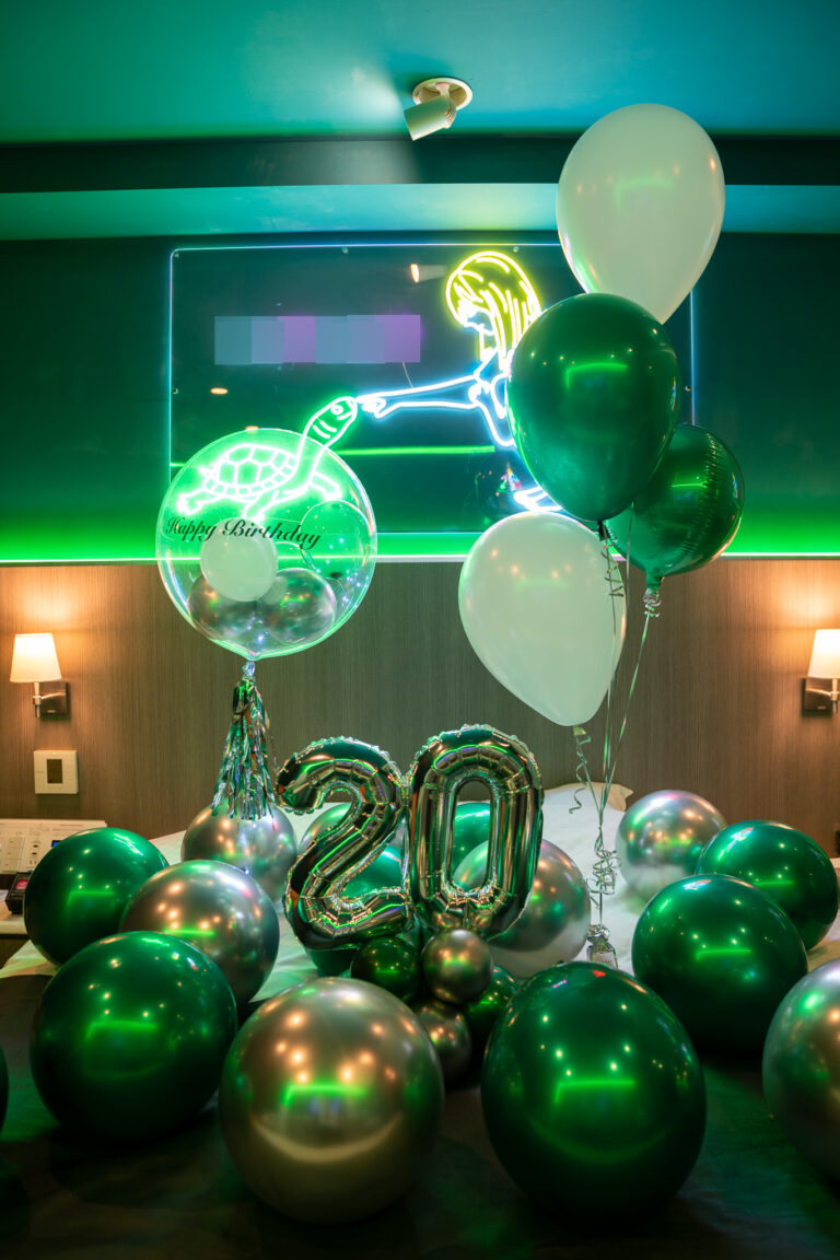 HOTEL COLORFUL P&Aでの20歳誕生日サプライズバルーン飾り付け