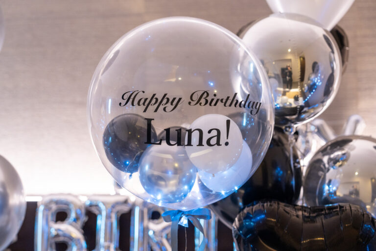 Birthday surprise decoration at 京王プラザホテル, silver & crystal balloon decoration