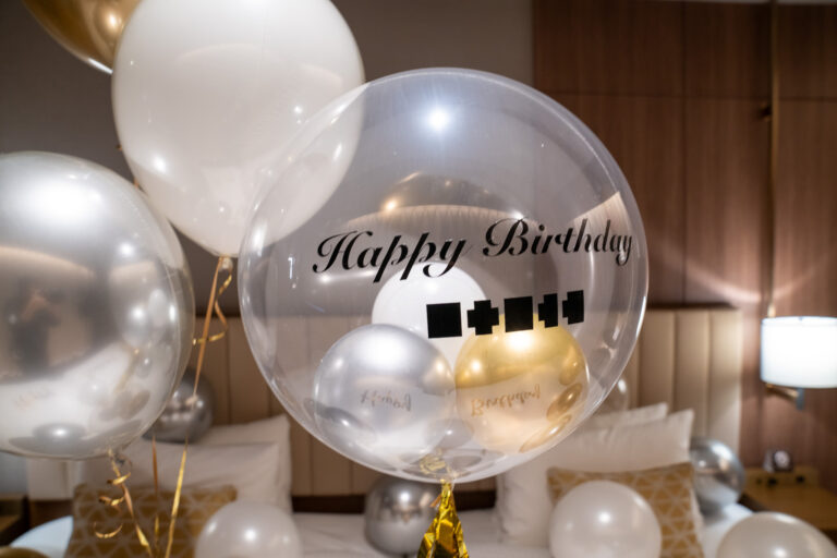 三井ガーデンホテル六本木プレミア에서의 골드 & 실버 생일 서프라이즈 장식