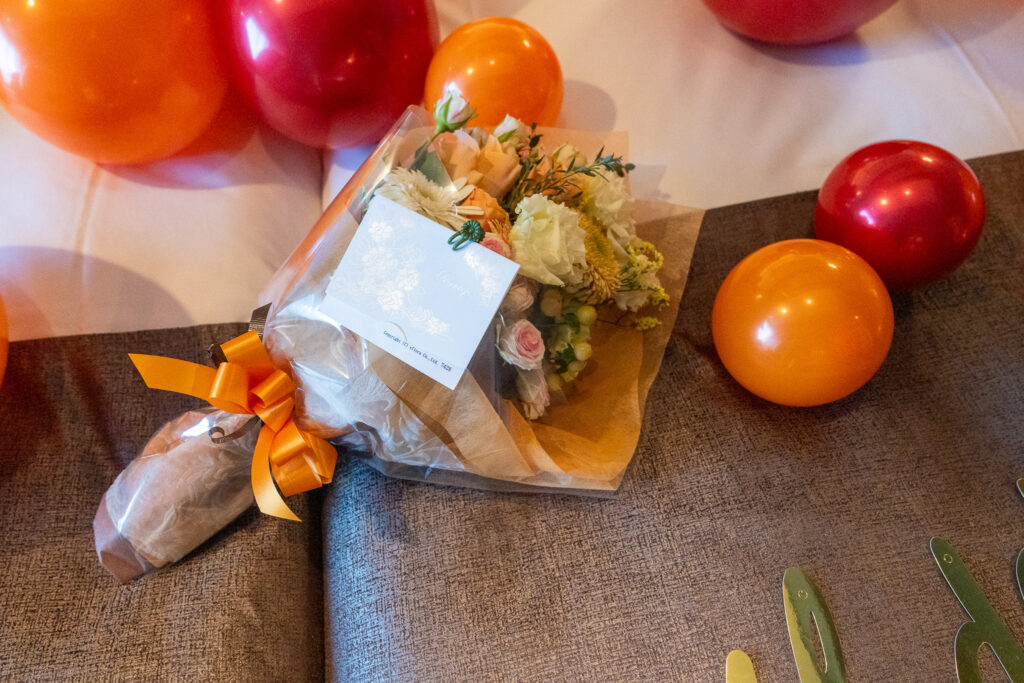 ラビスタ東京ベイでの誕生日サプライズバルーン&フラワー装飾