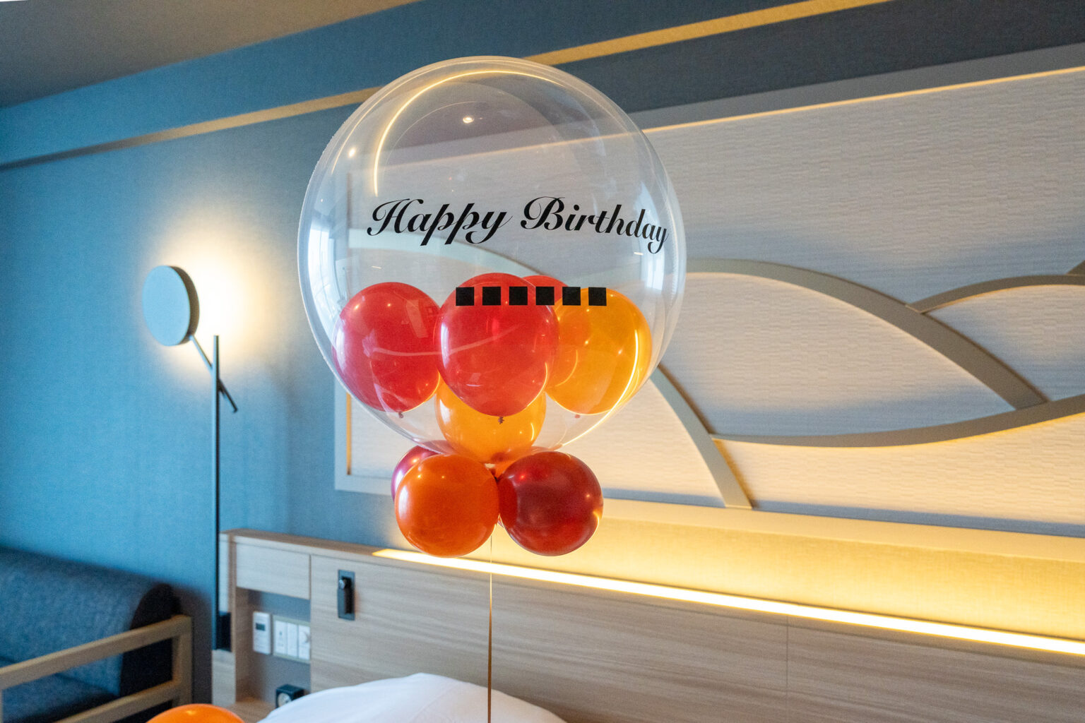 ラビスタ東京ベイでの誕生日サプライズバルーン&フラワー装飾