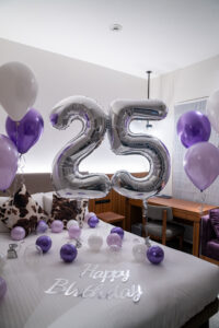 三井ガーデンホテル豊洲プレミアでの25歳誕生日サプライズ飾り付け