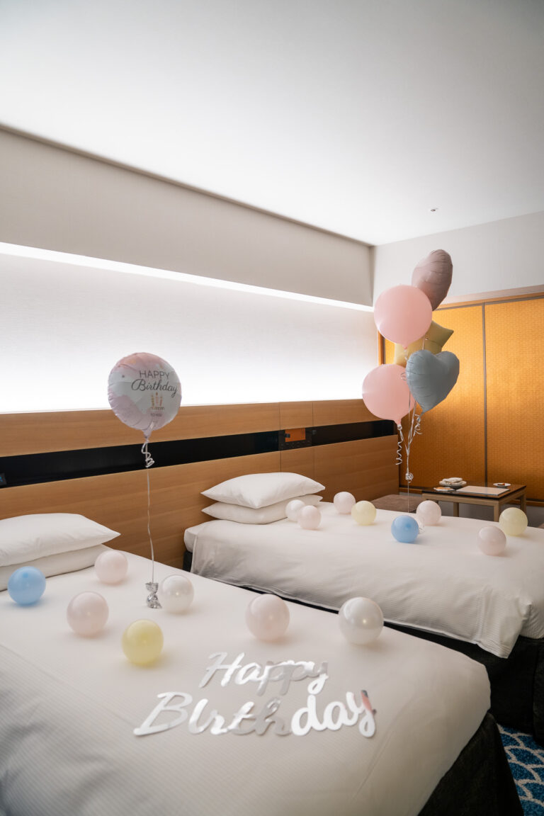 ヒルトン東京ベイでのパステルバルーンを使った誕生日&プロポーズサプライズ飾り付け