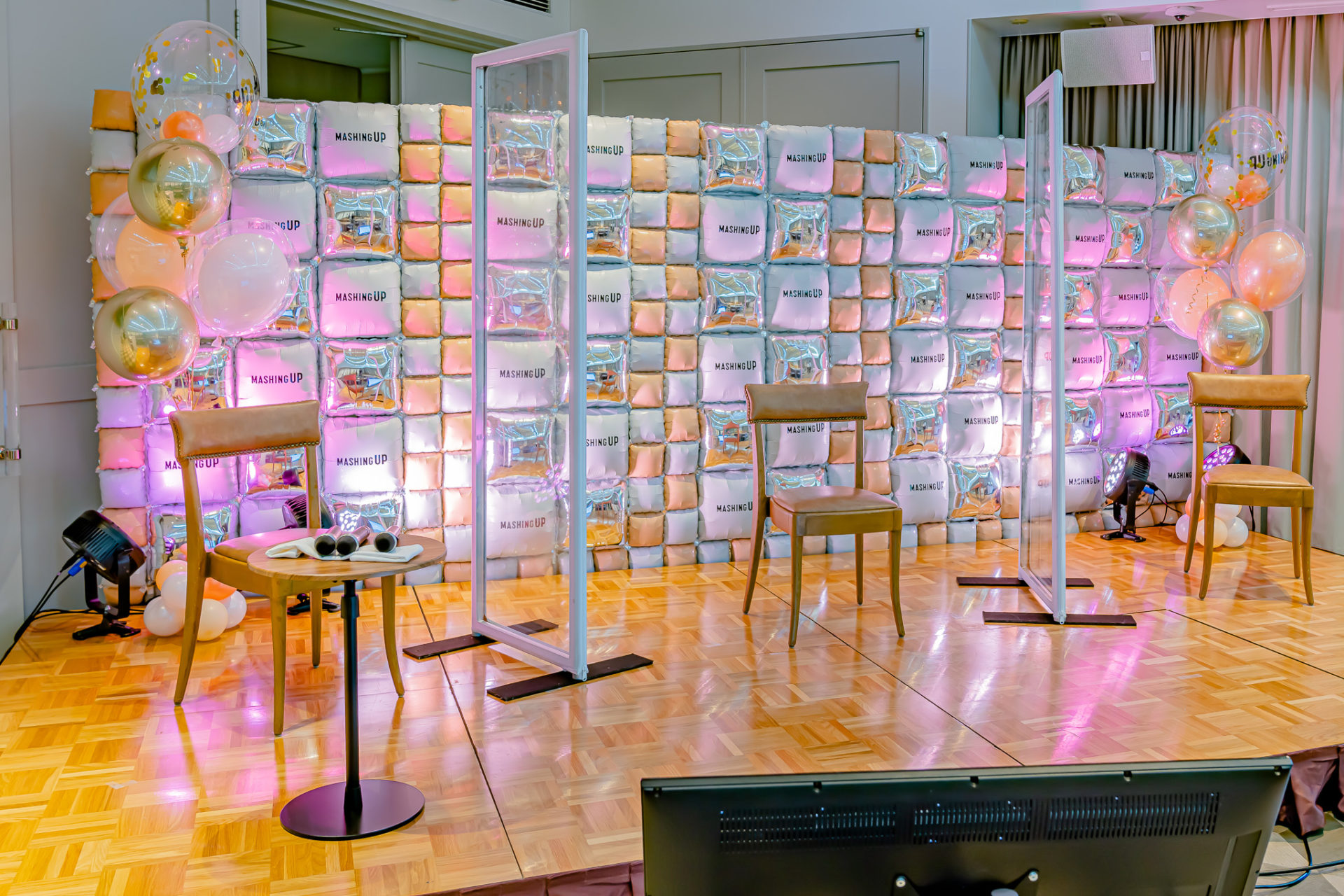 生配信の背景バルーン装飾