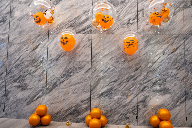 Halloween Balloon Ceiling Decoration at プレミアホテル-CABIN PRESIDENT-東京