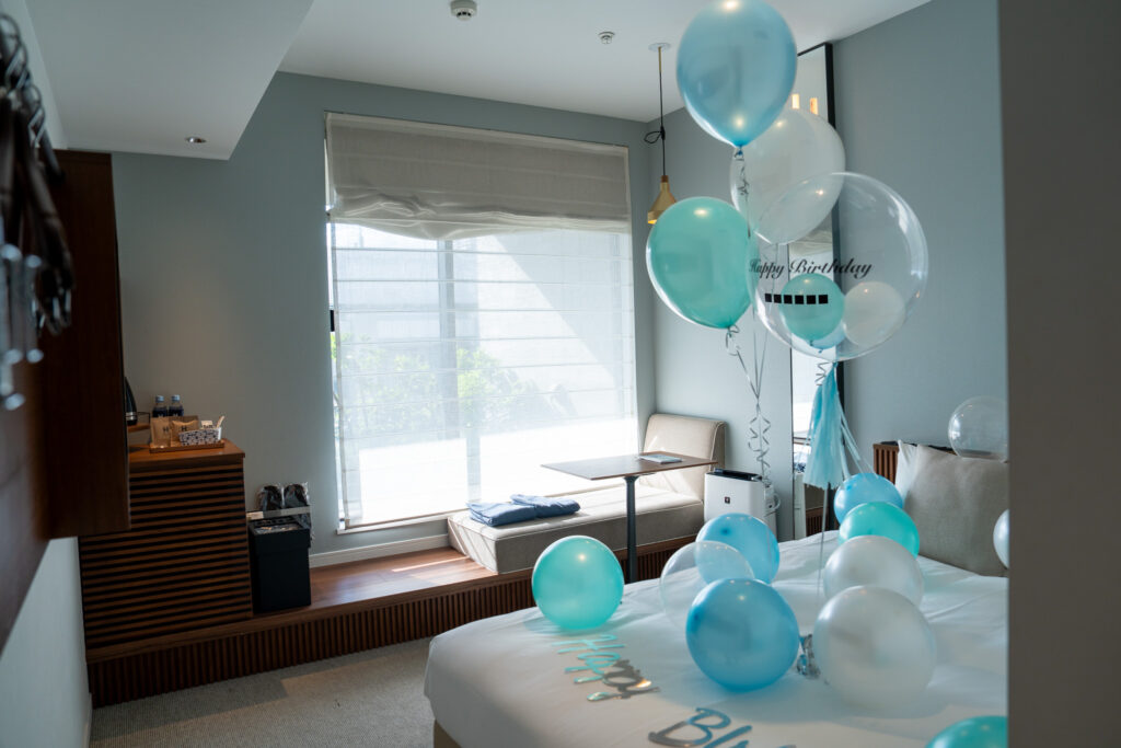 Turquoise blue birthday surprise decorations in a HAMACHO HOTEL guest room