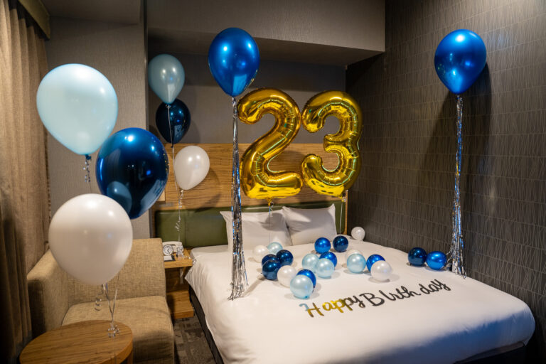 相鉄グランドフレッサ東京ベイ有明에서의 23세 생일 서프라이즈 풍선 장식
