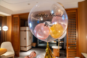 インターコンチネンタル横浜pier8での20歳誕生日バルーンサプライズ飾り付け