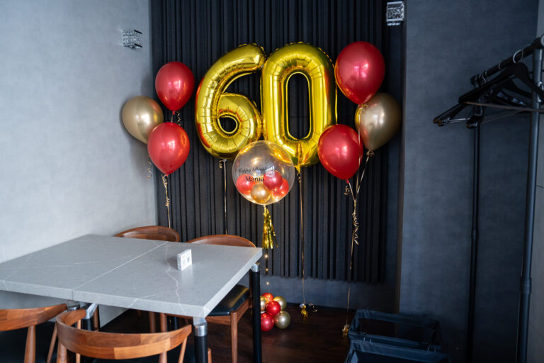 PEBBLE BEACH KITCHEN 廣尾 60歲生日驚喜氣球裝飾