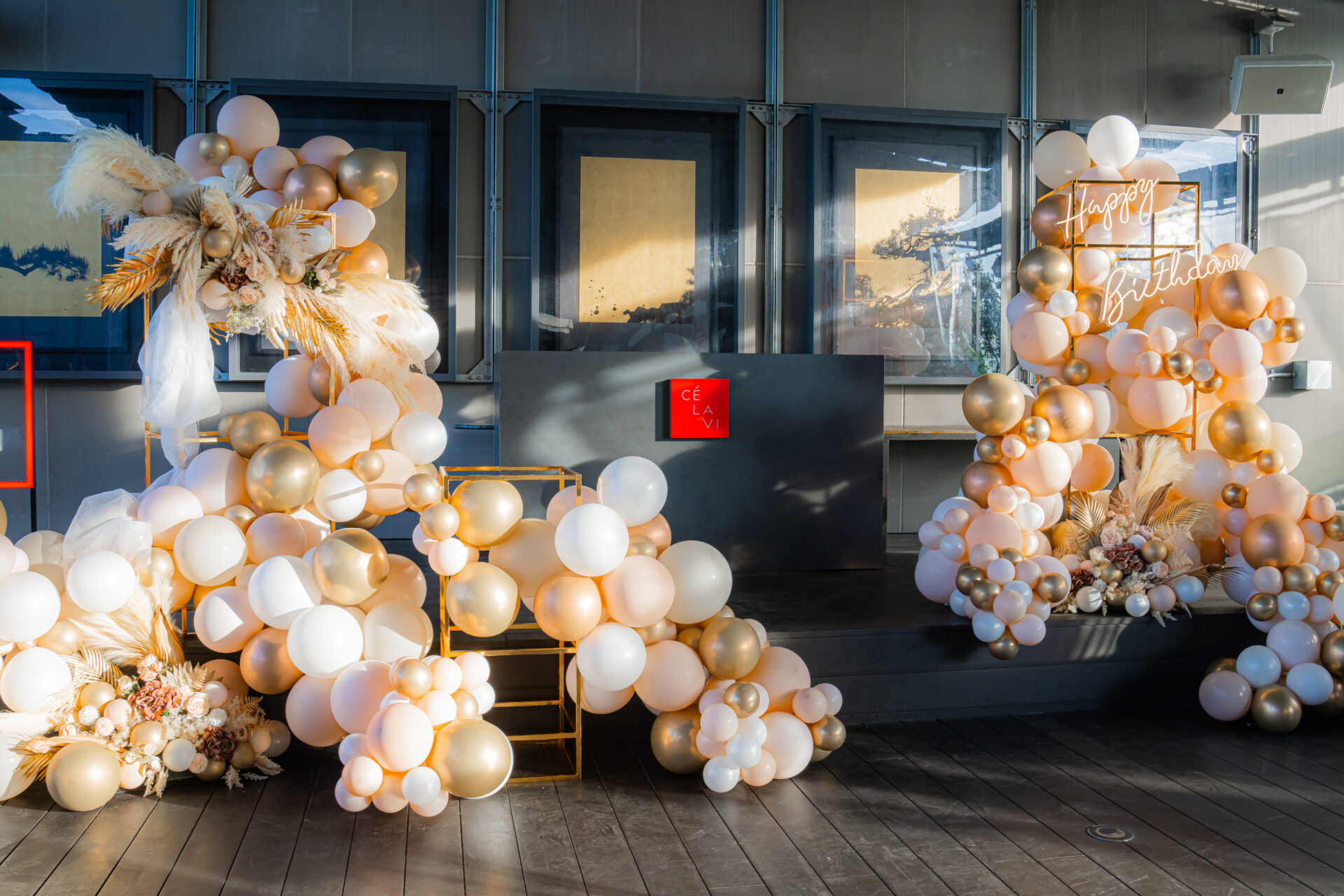 クラブのバースデーフォトスポット装飾