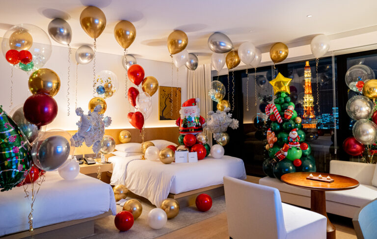 東京エディション虎ノ門のクリスマスサプライズバルーン装飾