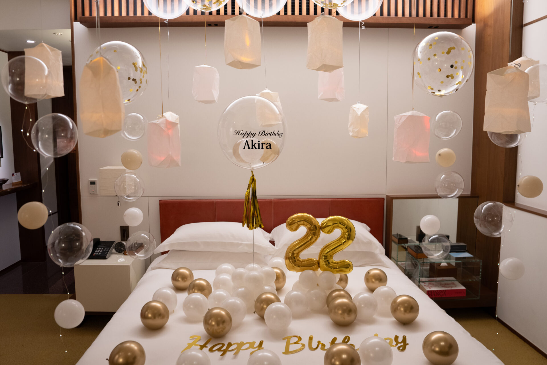 ホテルで彼氏へのバースデーサプライズ装飾