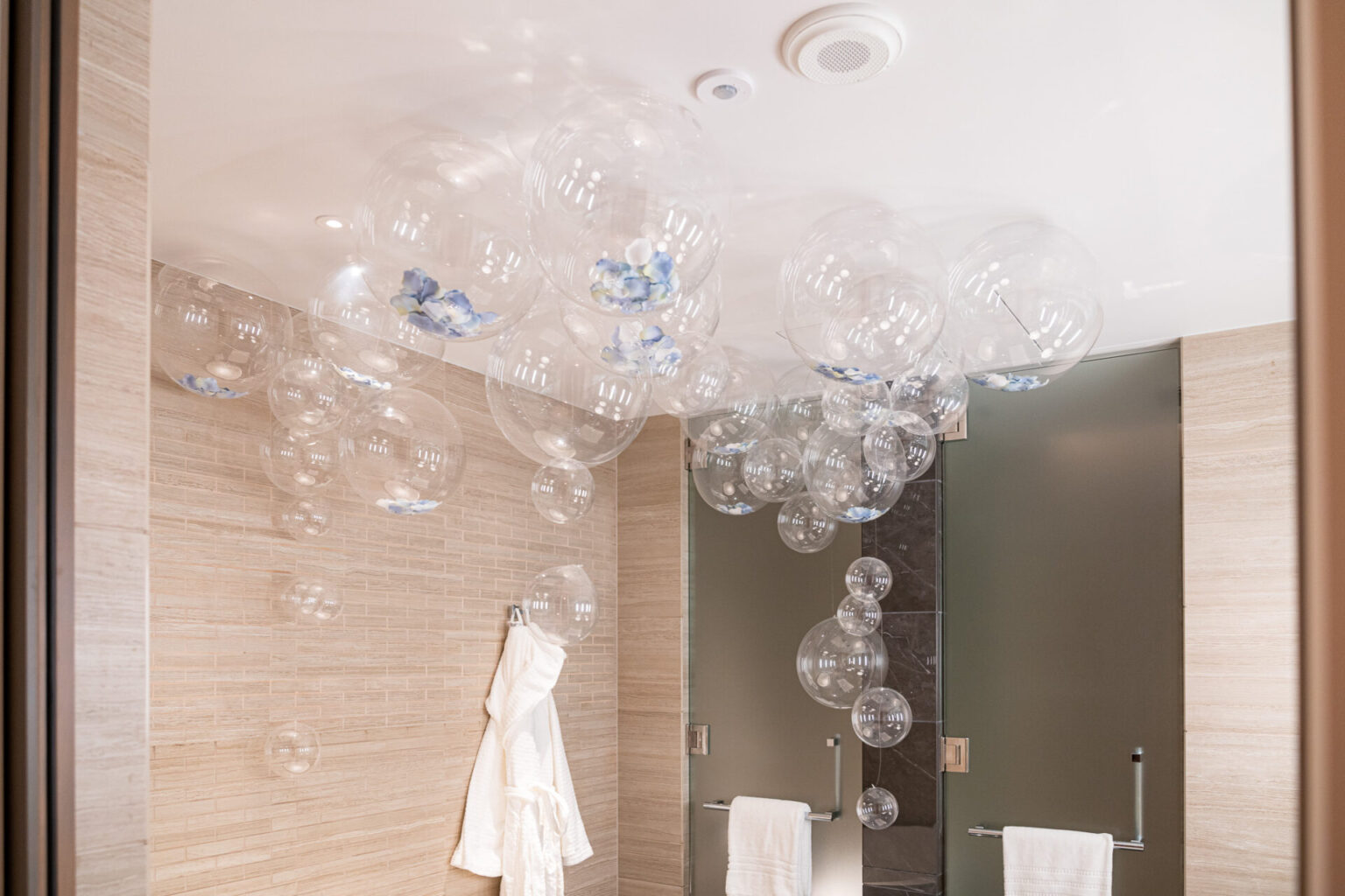 バブル(泡)モチーフのバルーン装飾