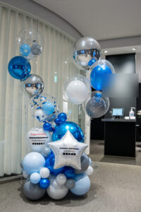 アーク森ビルでの代表取締役社長の誕生日お祝いバルーン装飾