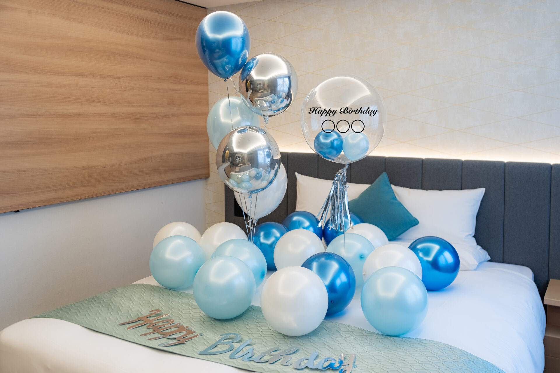 ホテルでバーズデー装飾