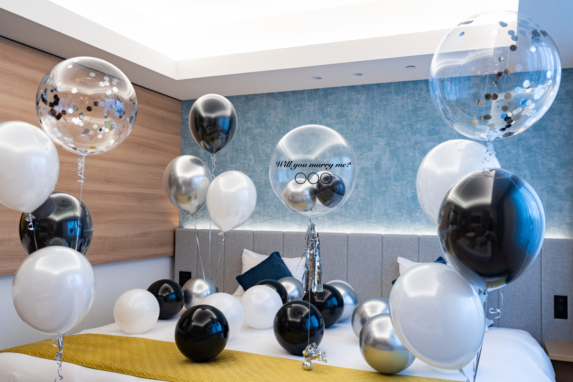 ホテルで彼女にプロポーズ装飾