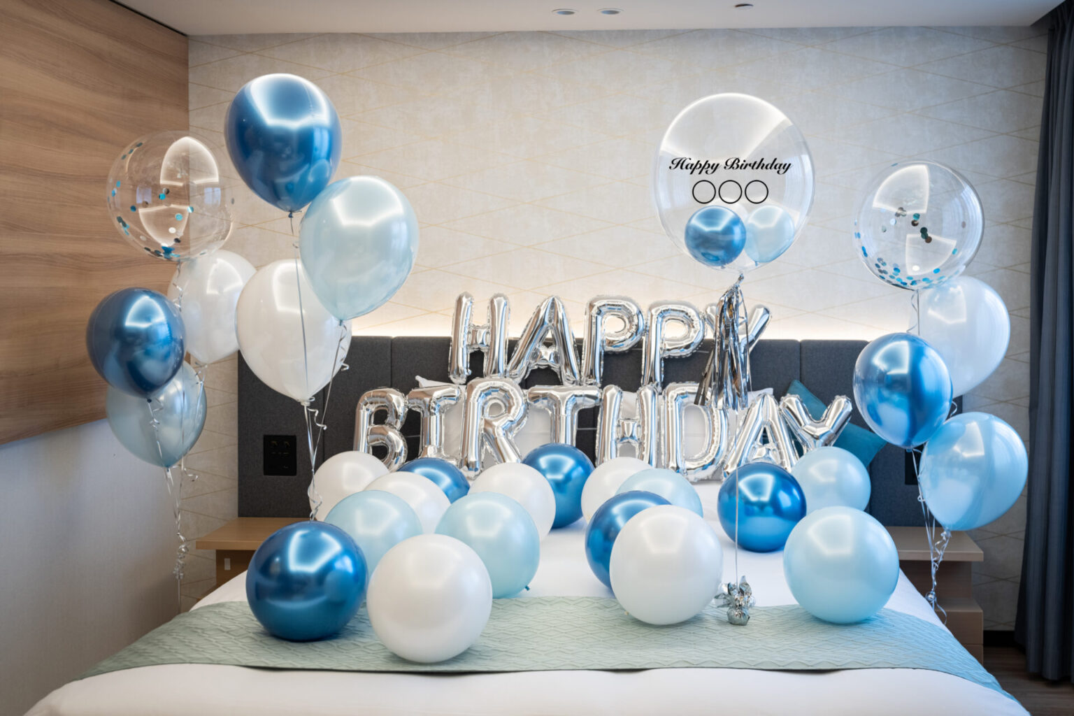 ホテルでバースデーサプライズ装飾