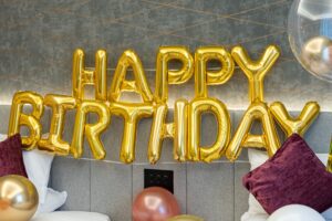 誕生日の文字バルーン