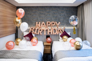 ホテルでお誕生日サプライズ装飾