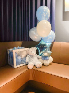 Ginza Sapphire Loungeでの男の子誕生祝い、ブルーのバルーン装飾