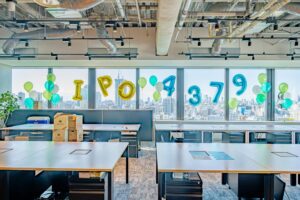 オフィスで企業のイベント装飾