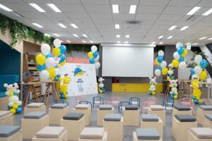 オフィスでファミリーデーのフォトスポット装飾